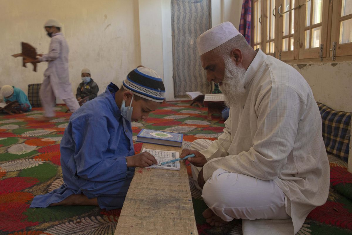 Arti Dari Asmaul Husna Dan Keutamaannya Materi Pai Yang Diajarkan Di Kelas X