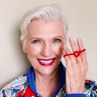 Maye Musk sudah terjun ke dunia modelling selama 50 tahun. Sosoknya telah mewarnai berbagai sampul majalah fashion ternama, bahkan di usianya kini yang sudah tak muda lagi.Foto: Instagram @mayemusk