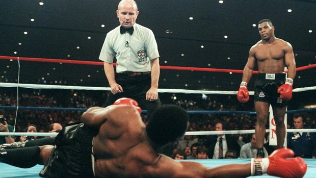 (TO GO WITH AFP STORY-BOXUS-TYSON-BERBICKChallenger Mike Tyson (R) looks down at his opponent, champion Trevor Berbick as referee Mills Lane (C) begins the count, after knocking him to the canvass in this 22 November, 1986 file photo during their WBC Heavyweight title bout in Las Vegas, NV. Tyson at the age of 20, KO'd Berbick in the second round to become the youngest ever heavyweight champion of the world.Twenty years after Mike Tyson battered Trevor Berbick to become the youngest heavyweight world champion in history, the