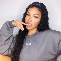 Pengguna media sosial juga menyarankan bahwa bagian bawah baju renang yang dikenakan oleh Tiona tak berguna karena hampir tak menutupi apapun. Foto: dok. Instagram