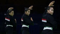 Draeger menuliskan di bukunya bahwa senjata dan seni pencak silat tidak dapat dipisahkan. Bahkan ia menuliskan bahwa pencak silat bukan hanya olah tubuh saja, melainkan juga harus memiliki hubungan yang erat secara spiritual dengan adat dan kebudayaan di tanah nusantara ini. Hal inilah mengapa pencak silat bukan hanya sebagai cabang olahraga saja, melainkan juga masuk dalam cabang kesenian juga yaitu seni bela diri. Getty Images/Suhaimi Abdullah