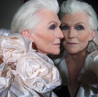 Maye Musk pernah menorehkan rekor sebagai wanita berusia di atas 60 tahun pertama yang didapuk sebagai bintang iklan CoverGirl. Siapa sangka, setelah bertahun-tahun mengidolakan para model Covergil yang cantik, aku menjadi bagian dari mereka di usia 69? Ini bukti agar jangan pernah menyerah. Terima kasih CoverGirl sudah menyertakanku di kelompok yang beragam ini, tulis Maye di Instagram.  Foto: Instagram @mayemusk