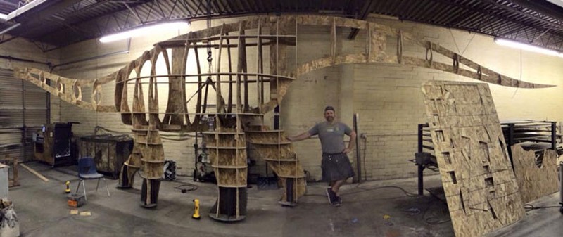 Seorang ayah membuat sebuah taman bermain yang berbentuk dinosaurus dengan berbagai fasilitasnya. Taman ini ditujukan untuk bermain anaknya kala pandemi Corona.