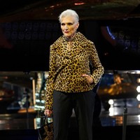 Maye Musk bahkan tampil menjadi model di Milan Fashion Week Fall/Winter 2020 pada Februari 2020 kemarin. Wanita yang berulang tahun ke-72 itu didapuk oleh desainer  Philipp Plein untuk berjalan di catwalk. Foto: Getty Images