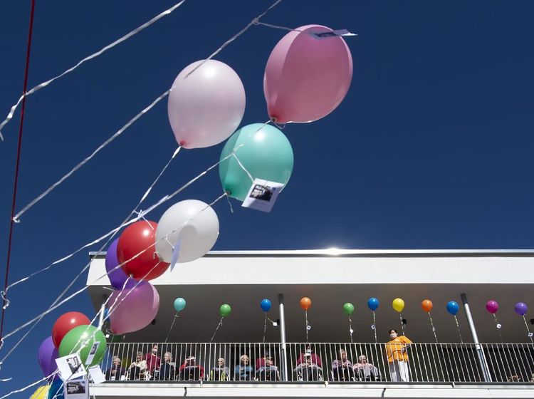 Balon dan Secercah Harapan Warga Panti Jompo
