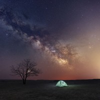 Keindahan Bima Sakti memang tidak bisa dilihat dengan mata telanjang, namun melalui karya-karya berikut ini kita bisa melihat betapa menakjubkannya langit malam