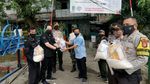 Berbagi dengan Masyarakat Kurang Mampu