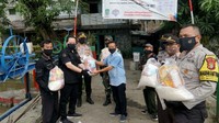 Turut hadir Kapolsek Medan Satria, Kompol Agus Rohmat, General Manager PT Germany Brilliant (GB) Sanitaryware, Yapto wijaya, Camat Medan Satria, Lia Erliani, dan Danramil 01 Kranji, Mayor. Czi. Sali. dok. Polsek Medan Satria