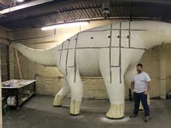 Dinosaurus Jadi Tempat Bermain Selama Isolasi Corona