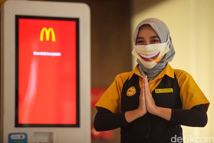 Restoran siap saji McDonalds Sarinah akan tutup permanen. Yuk lihat lagi sudut-sudut penuh cerita di gerai McD pertama di Indonesia ini.