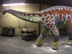 Dinosaurus Jadi Tempat Bermain Selama Isolasi Corona