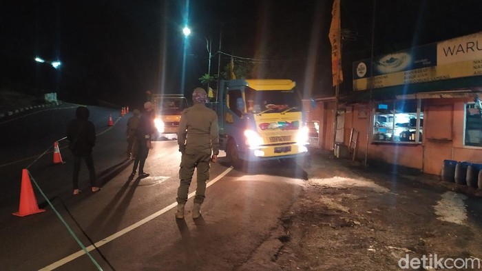 Kendaraan dari luar daerah menuju Cianjur diperiksa