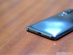 Unboxing Mi 10, Ponsel Xiaomi Termahal di Indonesia
