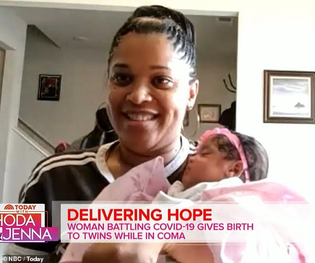 Wanita yang melahirkan anak kembar saat koma ketika terinfeksi virus Corona.
