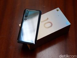 Unboxing Mi 10, Ponsel Xiaomi Termahal di Indonesia