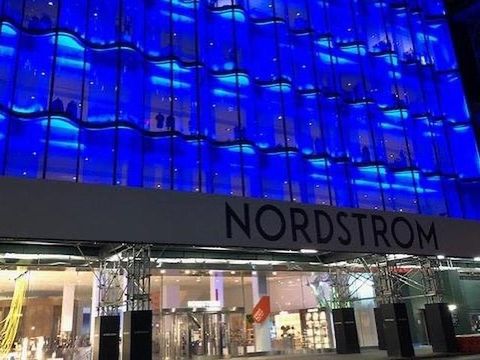 Nordstrom, retailer mewah asal Amerika Serikat tutup 16 toko secara permanen.