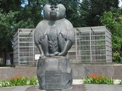 Patung-patung Ini Penghormatan untuk Hewan Percobaan Sains