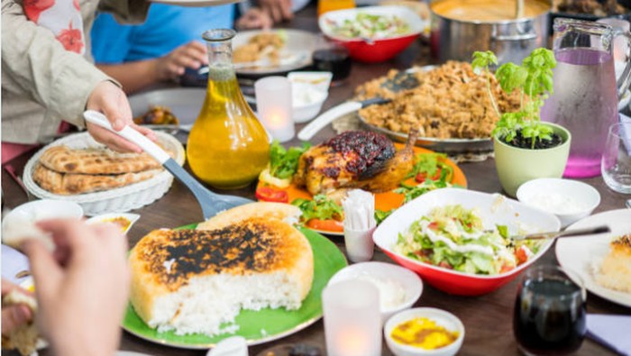 4 Kiat Sehat Supaya Tidak Kalap Makan Dikala Buka Puasa 4 Kiat Sehat Supaya Tidak Kalap Makan Dikala Buka Puasa