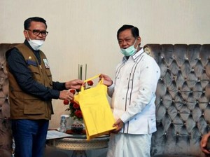 Gubernur Sulsel Salurkan Bantuan Alkes dari Donatur ke Tana Toraja