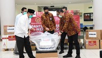 Alat kesehatan itu adalah 1 unit Akta GO GE, 2 unit Incubator CO2, 1 unit Squencer Seqstudio, 1 unit Real Time PCR, 1 paket Covid-19 Reagent Set (600 sample) dan 1 paket Plasticware/Primer (600 sample). Foto: dok. UNAIR