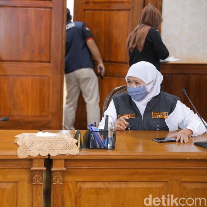 Dalam klaster pasar di Bojonegoro ditemukan 86 pedagang reaktif saat rapid test. Gubernur Jatim Khofifah Indar Parawansa meminta pasar ditutup 7 hari.