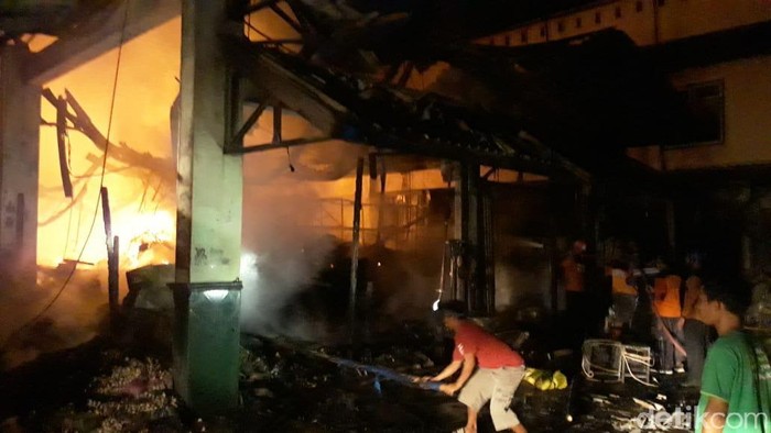 Kebakaran di Kompleks Pasar Juwana Pati