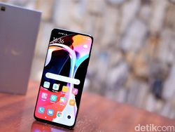 Unboxing Mi 10, Ponsel Xiaomi Termahal di Indonesia