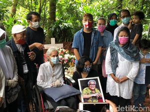 Ini Pesan Istri Adi Kurdi Usai Pemakaman