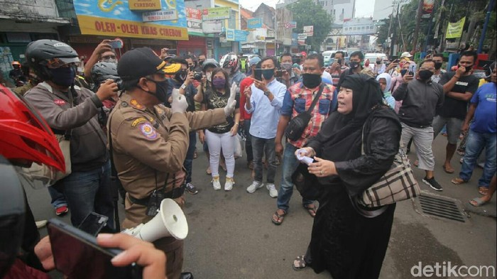 Pedagang Protes Soal PSBB di Cirebon