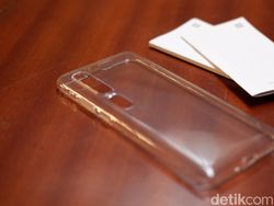 Unboxing Mi 10, Ponsel Xiaomi Termahal di Indonesia