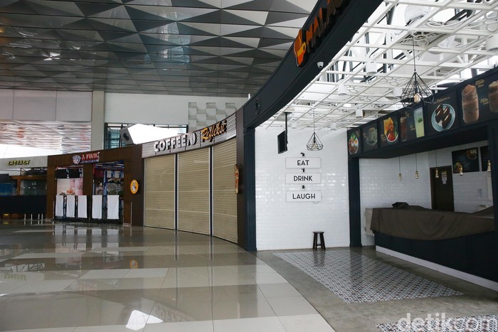 Sejumlah fasilitas di Bandara Seotta seperti ritel dan restoran masih belum dibuka. Berikut foto-foto terkininya.
