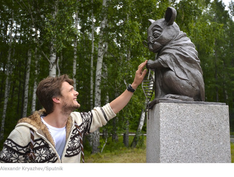 Sudah tak asing lagi bahwa hewan kerap jadi objek uji coba -- meski terdengar kejam tapi itu faktanya. Berikut ini beberapa patung untuk mengenang mereka