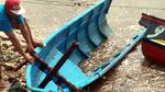 Gelombang Tinggi Hantam Puluhan Perahu Nelayan di Ujung Genteng