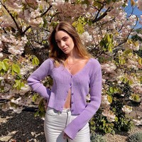 Sebulan lalu aku dan 16 orang hebat lainnya pindah ke sebuah rumah perawatan tempat di mana aku mulai bekerja, untuk periode satu bulan lockdown untuk memastikan keselamatan para penghuninya selama puncak pandemi COVID-19, tulisnya.Foto: Instagram @harriettrosee1