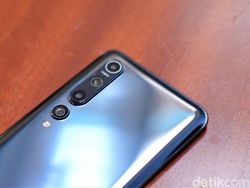 Unboxing Mi 10, Ponsel Xiaomi Termahal di Indonesia