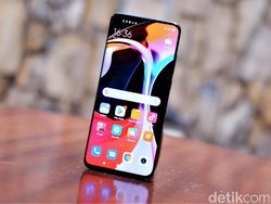 Unboxing Mi 10, Ponsel Xiaomi Termahal di Indonesia