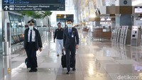 Dengan diberlakukannya kebijakan tersebut satu per satu maskapai nasional mengumumkan jadwal operasi mereka. Hari ini, Sabtu (9/5/2020), salah satu maskapai nasional yang sudah mulai beroperasi adalah Garuda Indonesia.
