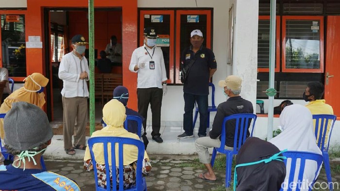 Wabup Kebumen Arif Sugiyanto cek pencairan BST, Sabtu (9/5/2020)