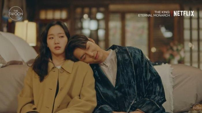 Adegan romantis Lee Min Ho dan Kim Go Eun di The King: Eternal Monarchv