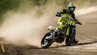 Rossi memang mengaku memiliki hobi main motocross. Di kampung halamannya, Rossi punya lintasan motocross untuk menyalurkan hobinya itu. Foto: instagram @valeyellow46