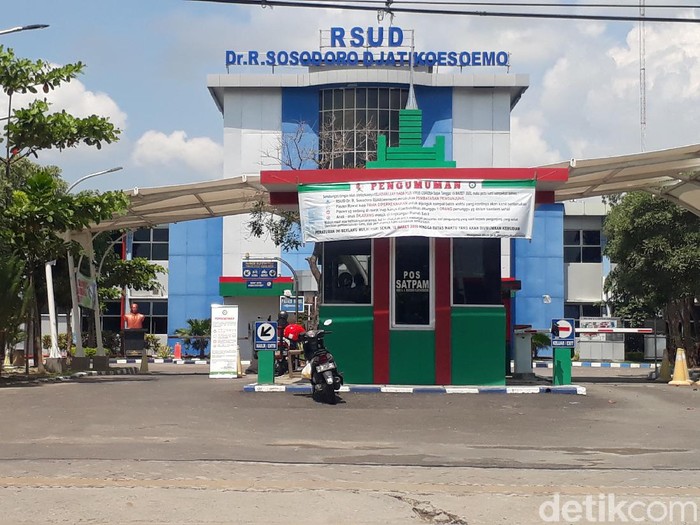 Dua pasien dalam pengawasan (PDP) meninggal di RSUD dr R Sosodoro Djatikoesoemo, Bojonegoro. Yakni ibu penjual nasi bungkus keliling dan pria asal Kecamatan Kapas yang termasuk OTG.