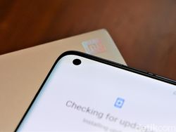 Unboxing Mi 10, Ponsel Xiaomi Termahal di Indonesia
