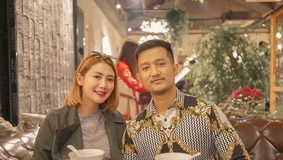 Intip Serunya Kulineran Crazy Rich Surabaya yang Bagi Sembako Isi Uang
