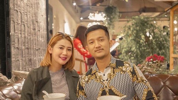 Intip Serunya Kulineran Crazy Rich Surabaya yang Bagi Sembako Isi Uang