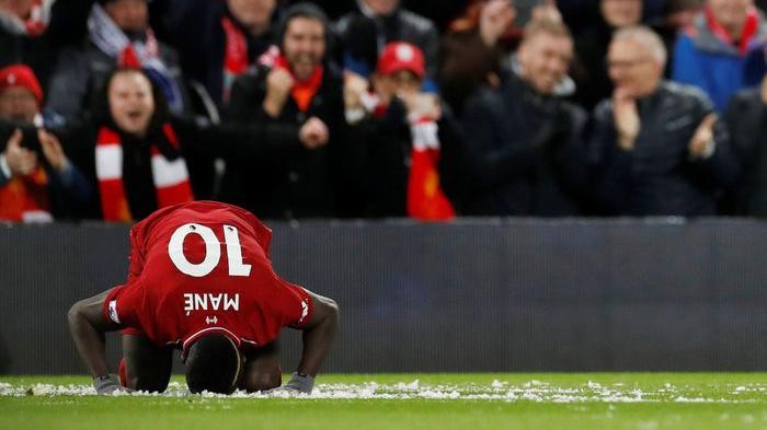 pemain bola muslim sujud syukur