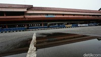 Begini suasana terkini kosongnya Terminal Kampung Rambutan, Jakarta, Sabtu (9/5/2020).