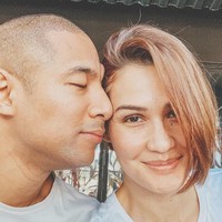 Marcell Siahaan menikahi Rima Melati Adams pada 28 Januari 2009 di Singapura. Saat itu keduanya menganut agama yang berbeda. Marcell masih beragama Budha, sedangan Rima merupakan seorang Muslim. Namun usai menikah selama tiga tahun, Marcell kemudian memutuskan untuk menjadi mualaf. Foto: Instagram @rimamelati