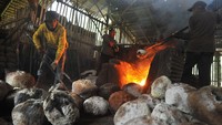 Untuk membuat talempong, perajin membutuhkan sedikitnya 30 hari, mulai dari pencetakan hingga dapat dimainkan. Dilansir dari Antara, menurut perajin, membuat talempong pun tidak bisa sembarang orang, sebab kemampuan tersebut diturunkan dari generasi sebelumnya.