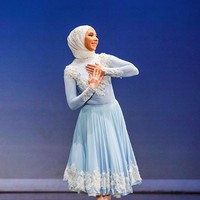 Pada 2016, Stephanie Kurlow kemudian memulai aksinya dengan mengadakan kampanye yang dinamakan 1st Muslim Hijabi Ballerina In The World sekaligus menggalang dana di situs pengumpulan uang untuk masyarakat muslim yang menginspirasi, LaunchGood. Stephanie berharap bisa mengumpulkan uang untuk membuktikan bahwa agama tidak harus menjadi penghalang meraih kesuksesan di bidang seni pertunjukan. Foto: Dok. Instagram @stephaniekurlow