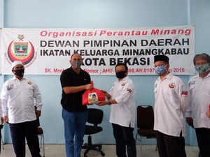 Minta Perantau Tak Pulang Kampung, IKM Bagi Sembako di Bogor dan Bekasi